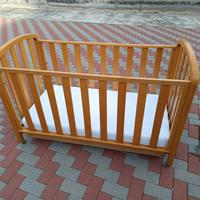 lettino in legno per bambini