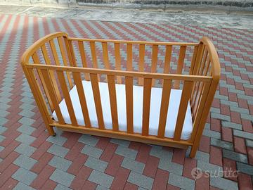 lettino in legno per bambini