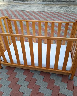 lettino in legno per bambini