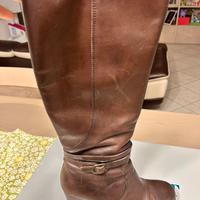 Stivali in pelle marrone