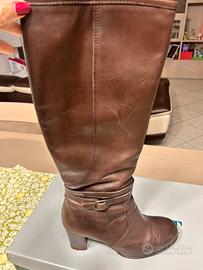 Stivali in pelle marrone