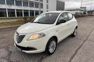 Lancia Ypsilon 0.9 TwinAir 85 CV 5 porte Metano Ec
