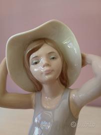 figurine statuetta Lladro" Coy"  5011