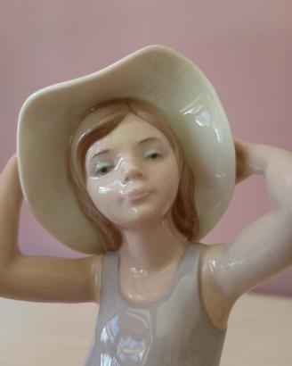 figurine statuetta Lladro" Coy"  5011