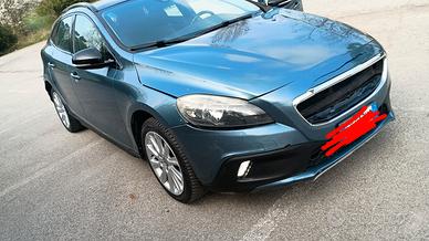 Volvo V40 d2 cross country incidentata