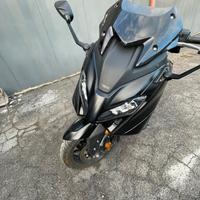Yamaha T-Max 560 - 2023 - 2.800 km - IVA Esposta
