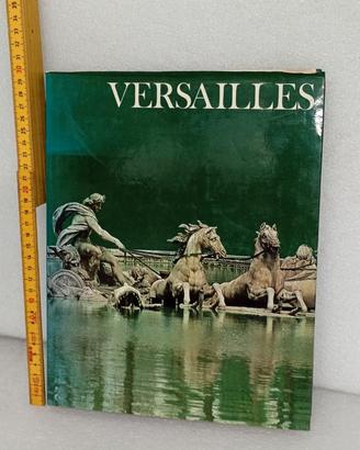 Libro su Versailles