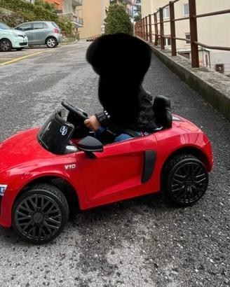 AUDI R8 elettrica bambini