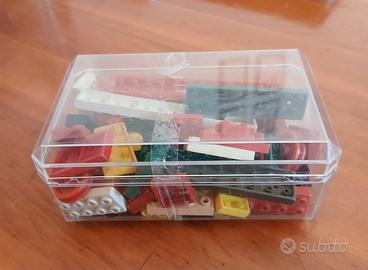 Un centinaio di mattoncini Lego