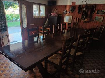 Grande tavolo da taverna e 10 sedie