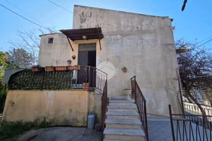 4 LOCALI A TORTORA