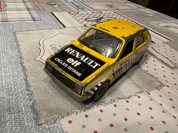 Renault 14TL Service Course 1:24 Burago