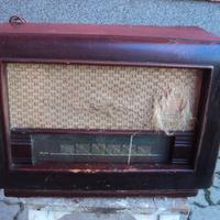 Radio piccola depoca a valvole R9