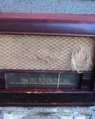 Radio piccola depoca a valvole R9