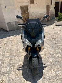 Honda Forza 750