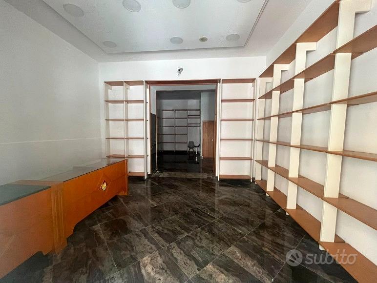 Negozio 60 mq ristrutturato - Corso Italia - Vista 3