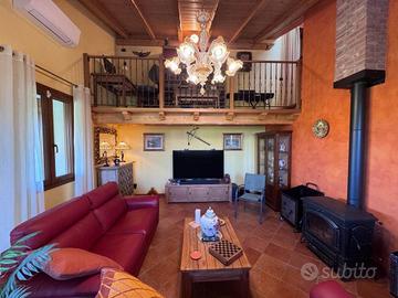 Casa indipendente di 309 m² con più di 5 locali e 