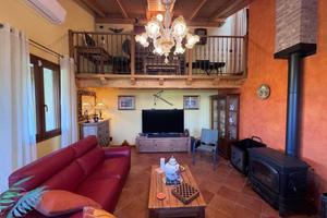 Casa indipendente di 309 m² con più di 5 locali e 