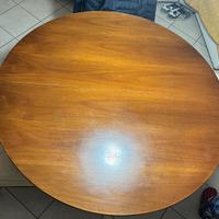 tavolo allungabile e sedie in legno