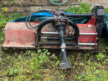 Trincia erba con mazze spostamento idraulico