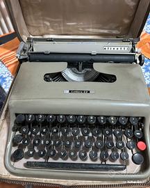 Macchina da scrivere Olivetti lettera 22
