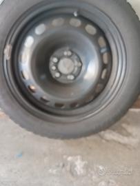 cerchi in ferro con pneumatici invernali 