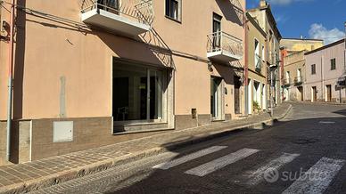 Locale commerciale pieno centro a Sant'Antioco