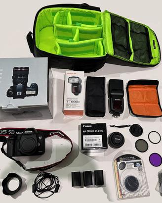 canon EOS 5D Mark III con accessori