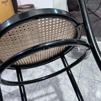 Sgabello nero in metallo