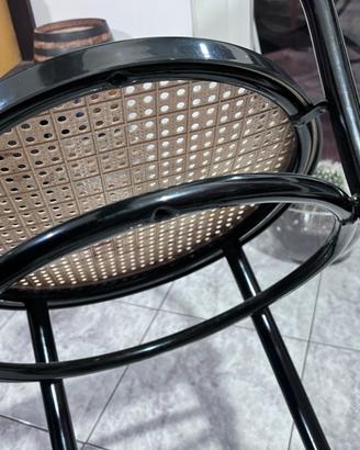 Sgabello nero in metallo