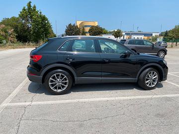 Audi Q3 II 2021 35 2.0 tdi Business s-tronic