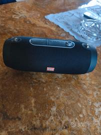 cassa bluetooth con cavo USB e tracolla