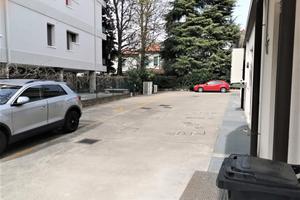 POSTI AUTO SCOPERTI IN VIALE OROBONI