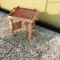 Tavolino legno e vimini quadrato