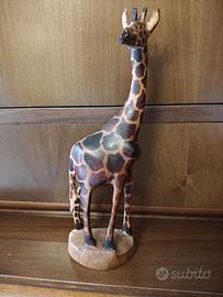 Scultura etnica africana in legno, di giraffa