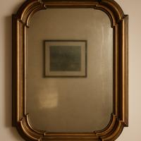 Specchio vintage con cornice dorata stile classico