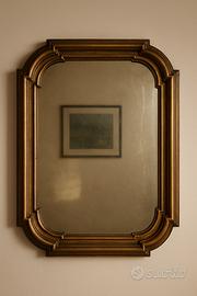 Specchio vintage con cornice dorata stile classico