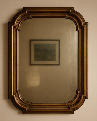 Specchio vintage con cornice dorata stile classico