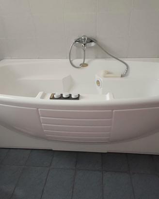 vasca idromassaggio Jacuzzi 