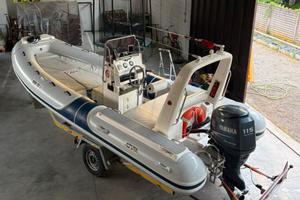 Gommone,motore e carrello stradale revisionato