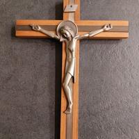 Crocifisso da muro in legno e metallo