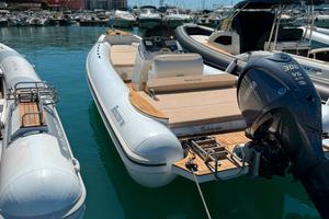 Gommone Revolution 7.80