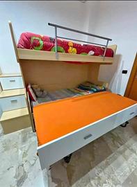 Letto a castello 3 posti letto.