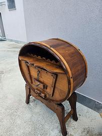Mobile bar a forma di botte in legno 