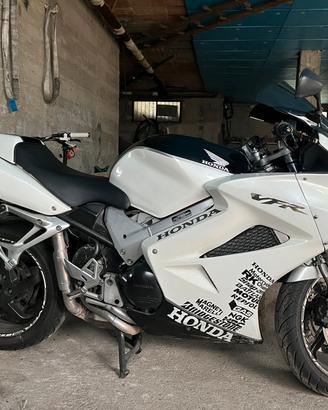 HONDA VFR 800 - 2005