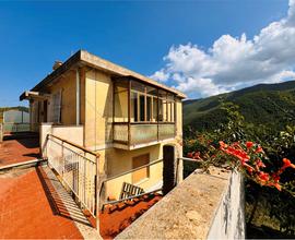 Casa Indipendente con Vista Panoramica e Giardini