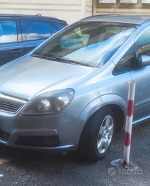 Opel Zafira 1.9 engioj 