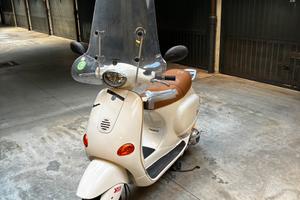Vespa et4 150