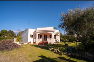 Villa a Pulsano marina