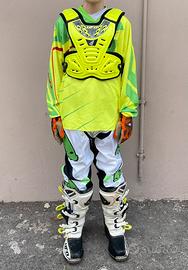 Stivali pantaloni pettorina maglia guanti bambini